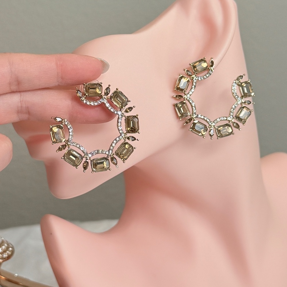 ⚜️ Elegant Gold Earrings With Crystals